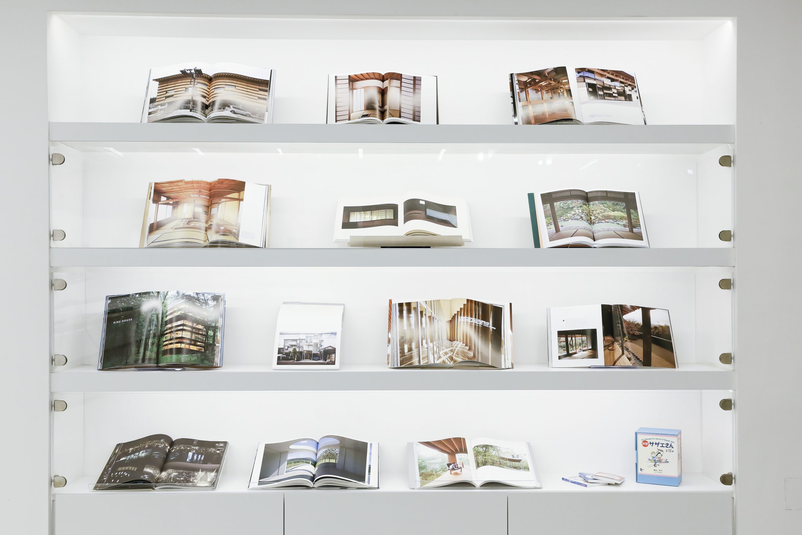 窓の本 - Windowology Exhibition Archive